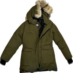Canada Goose green coat with coyote fur hood